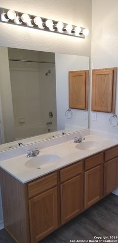 806 Thomas Ridge, San Antonio, TX 78251