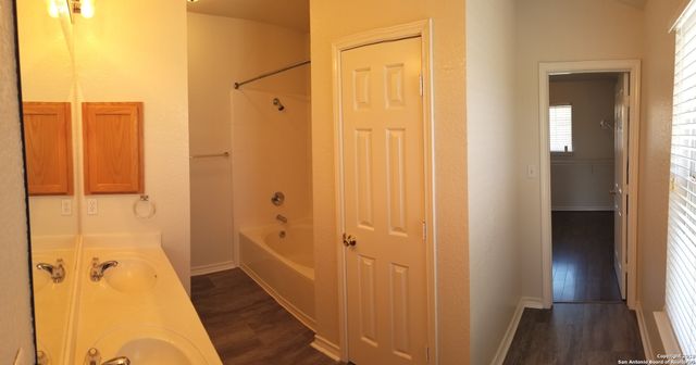 806 Thomas Ridge, San Antonio, TX 78251