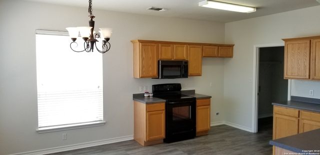 806 Thomas Ridge, San Antonio, TX 78251