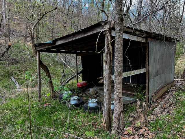 1755 Williams Rd, Centerville, TN 37033