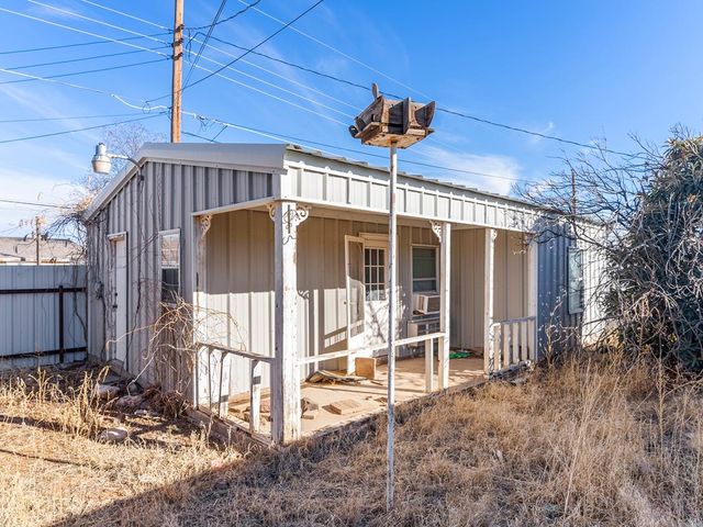 904 NW 6th St, Andrews, TX 79714