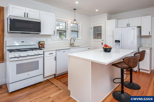 399 24th St NE, Salem, OR 97301