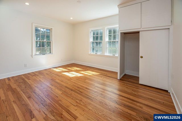 399 24th St NE, Salem, OR 97301