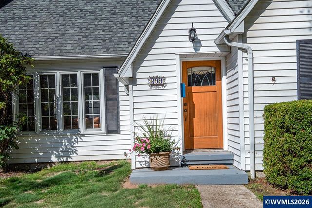 399 24th St NE, Salem, OR 97301