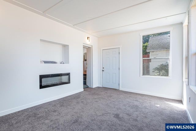 399 24th St NE, Salem, OR 97301