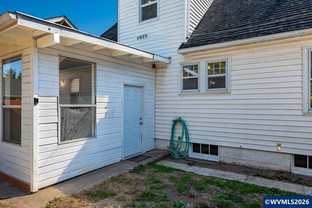 399 24th St NE, Salem, OR 97301
