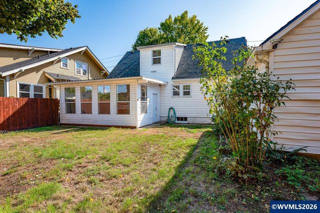 399 24th St NE, Salem, OR 97301