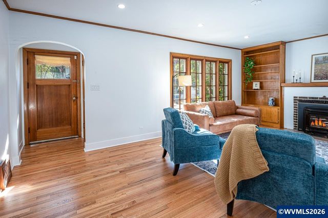 399 24th St NE, Salem, OR 97301
