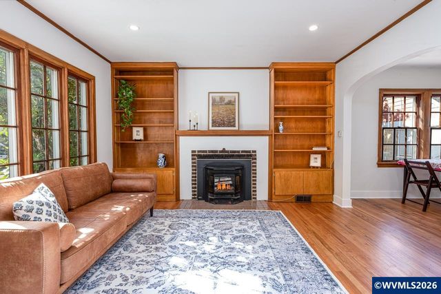 399 24th St NE, Salem, OR 97301