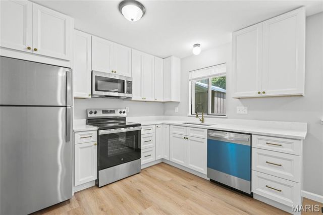 404 Spring Meadows Drive, Manchester, MO 63011