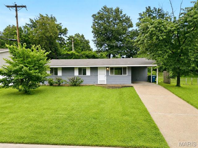404 Spring Meadows Drive, Manchester, MO 63011