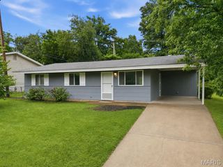 404 Spring Meadows Drive, Manchester, MO 63011