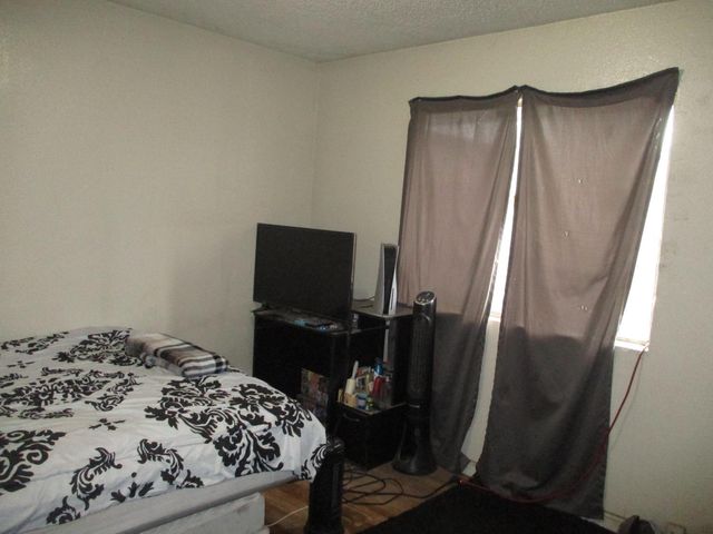 1237 E Hazelton, Stockton, CA 95205