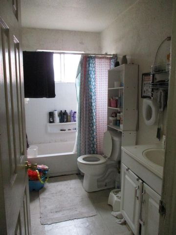 1237 E Hazelton, Stockton, CA 95205