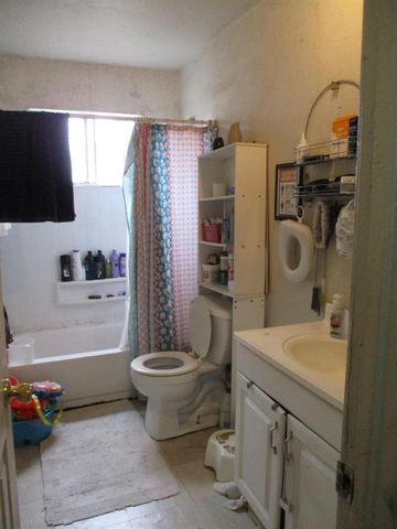 1237 E Hazelton, Stockton, CA 95205