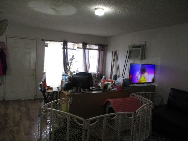 1237 E Hazelton, Stockton, CA 95205