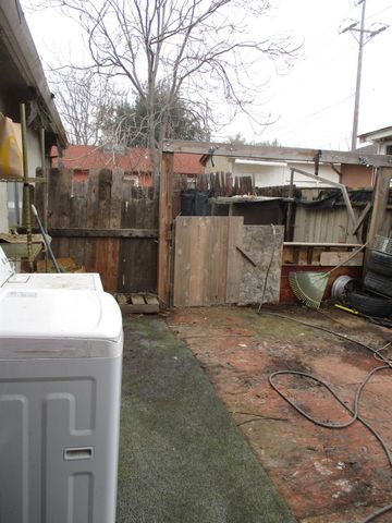 1237 E Hazelton, Stockton, CA 95205