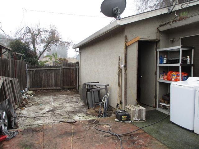 1237 E Hazelton, Stockton, CA 95205