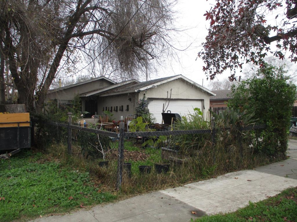 1237 E Hazelton, Stockton, CA 95205