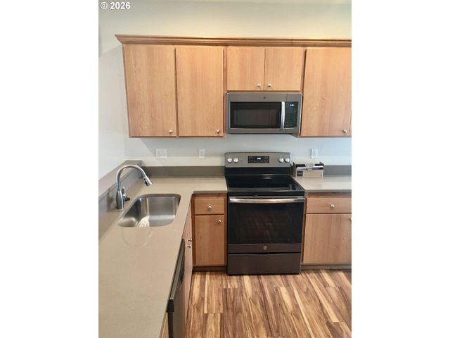 903 HOWARD Ave, Eugene, OR 97404