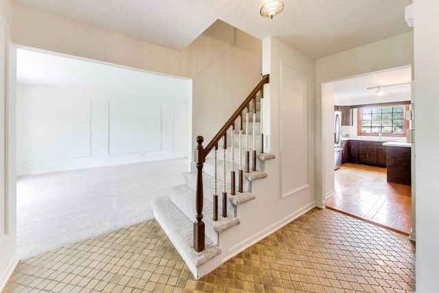 1626 E Barberry Lane, Mount Prospect, IL 60056