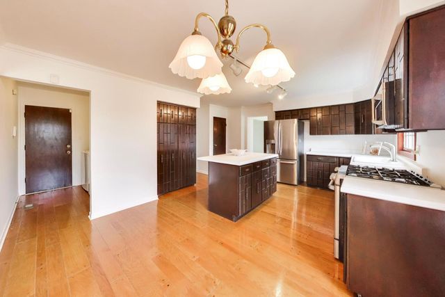 1626 E Barberry Lane, Mount Prospect, IL 60056