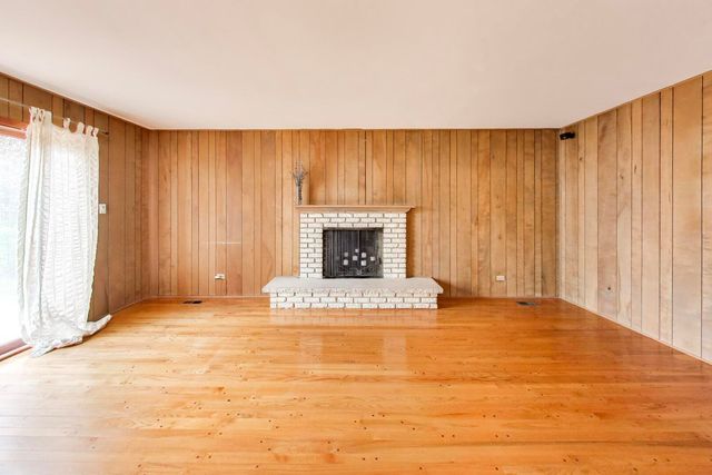 1626 E Barberry Lane, Mount Prospect, IL 60056