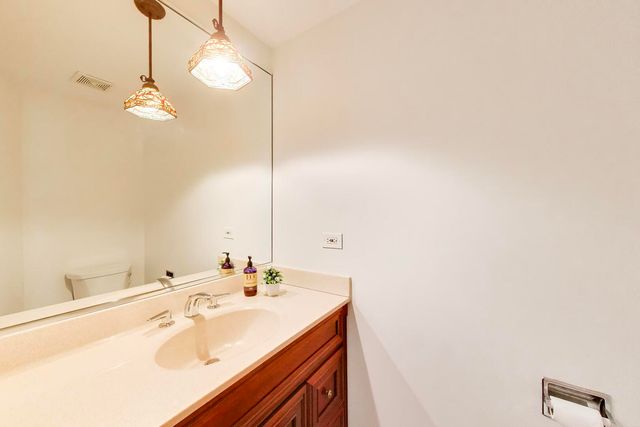 1626 E Barberry Lane, Mount Prospect, IL 60056