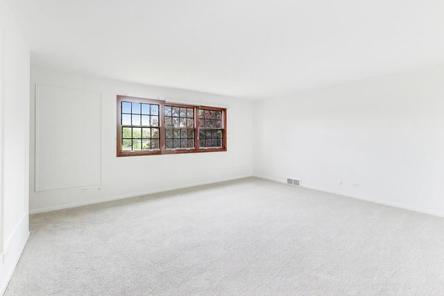 1626 E Barberry Lane, Mount Prospect, IL 60056