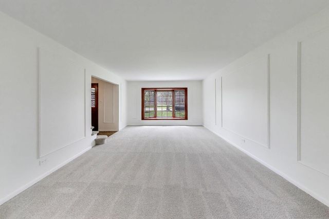 1626 E Barberry Lane, Mount Prospect, IL 60056