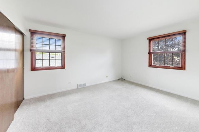 1626 E Barberry Lane, Mount Prospect, IL 60056