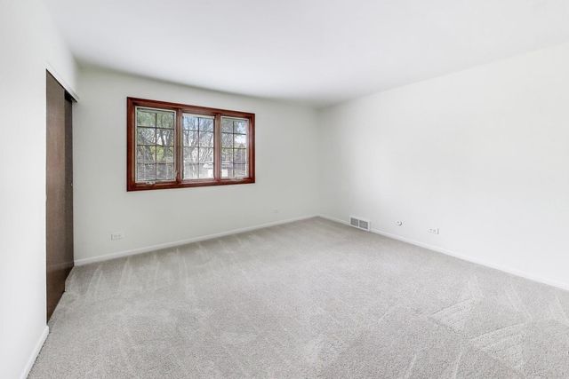 1626 E Barberry Lane, Mount Prospect, IL 60056