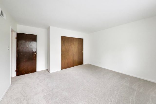 1626 E Barberry Lane, Mount Prospect, IL 60056