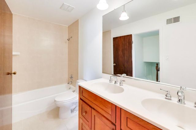1626 E Barberry Lane, Mount Prospect, IL 60056