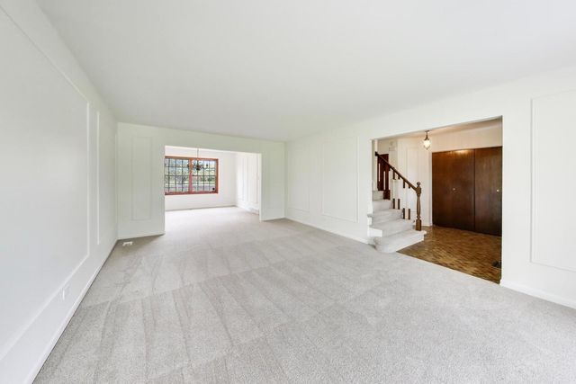 1626 E Barberry Lane, Mount Prospect, IL 60056