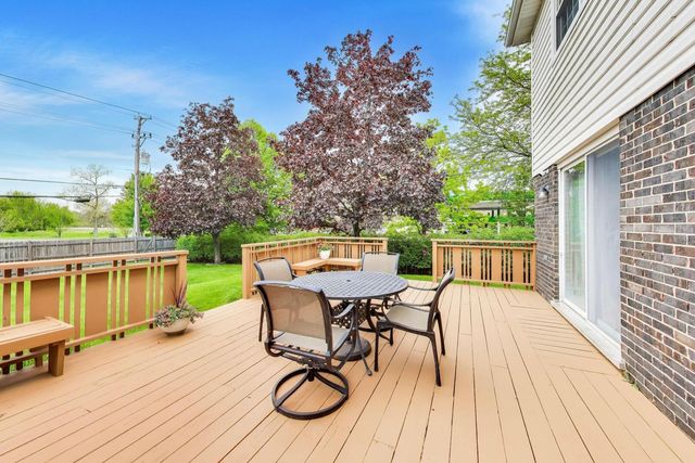 1626 E Barberry Lane, Mount Prospect, IL 60056