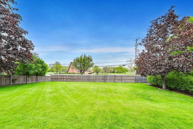 1626 E Barberry Lane, Mount Prospect, IL 60056
