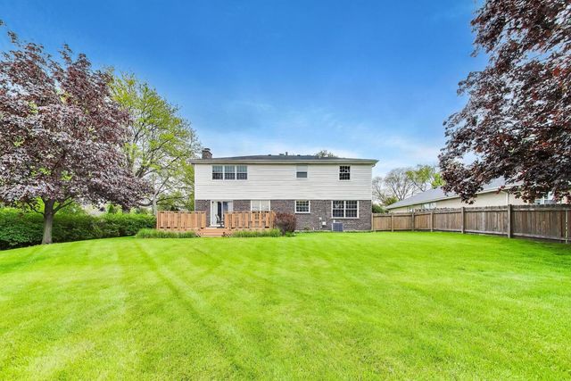 1626 E Barberry Lane, Mount Prospect, IL 60056