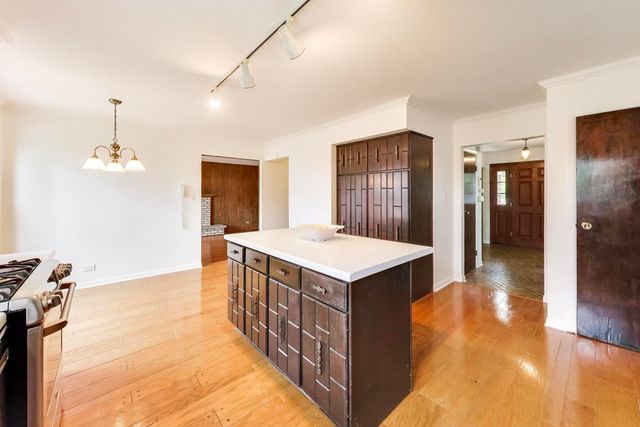 1626 E Barberry Lane, Mount Prospect, IL 60056