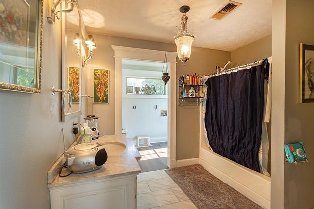 931 Trails End Drive, Cleveland, TX 77328