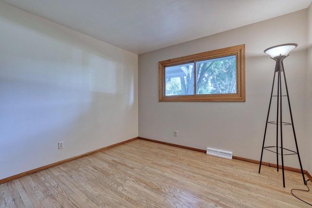 W167 Cottage AVENUE, Oconomowoc, WI 53066