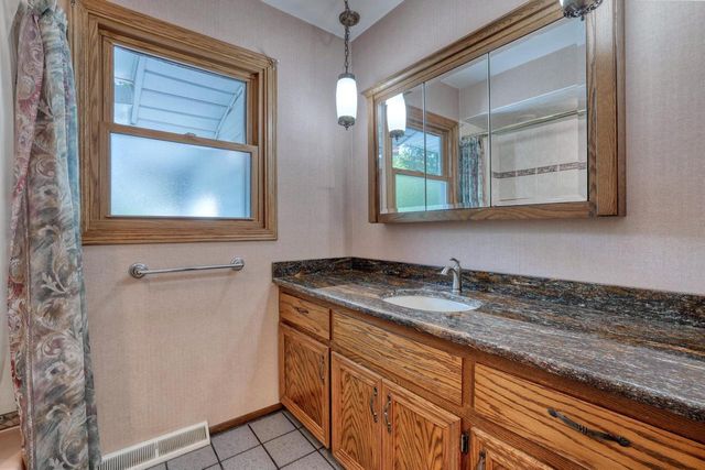 W167 Cottage AVENUE, Oconomowoc, WI 53066