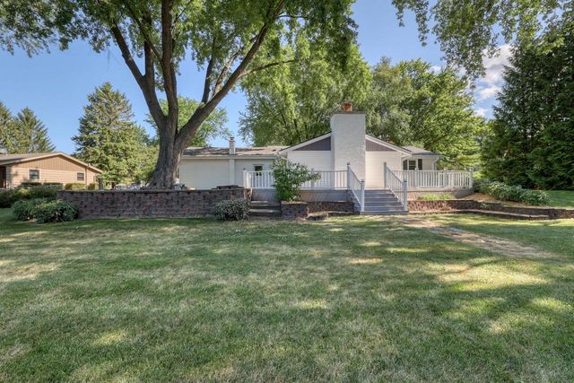 W167 Cottage AVENUE, Oconomowoc, WI 53066