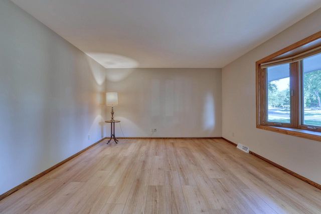 W167 Cottage AVENUE, Oconomowoc, WI 53066