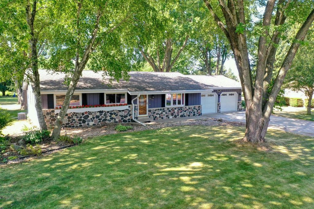 W167 Cottage AVENUE, Oconomowoc, WI 53066