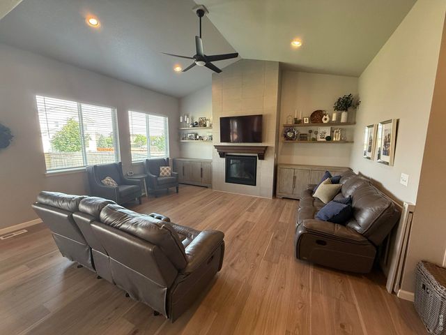 709 Hillspire Dr, Windsor, CO 80550