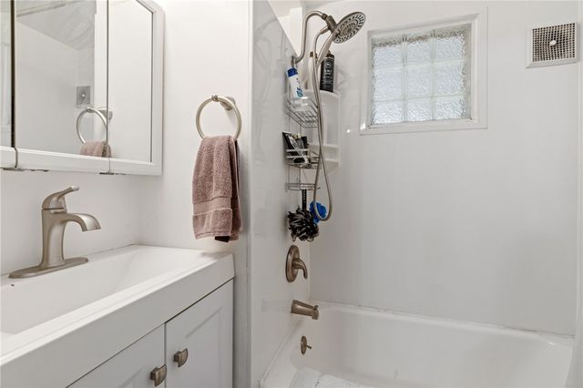 821 George St, Coraopolis, PA 15108