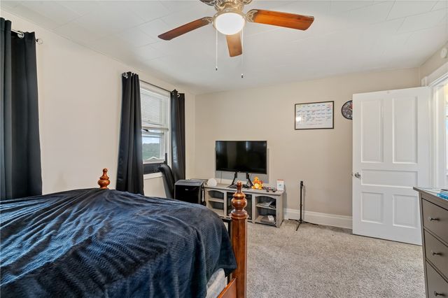 821 George St, Coraopolis, PA 15108