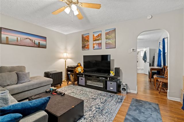 821 George St, Coraopolis, PA 15108