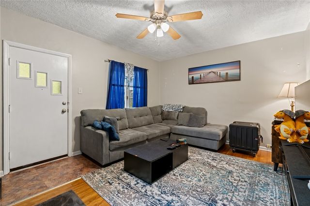 821 George St, Coraopolis, PA 15108